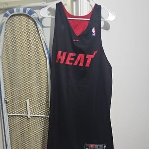 Nike Men's Black and Red Miami Heat Reversible Jersey Sz L